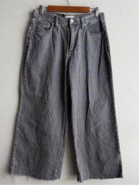Universal Thread Women’s Size 8 Wide Leg Raw Hem Grey Wash Denim Jeans Comfort B